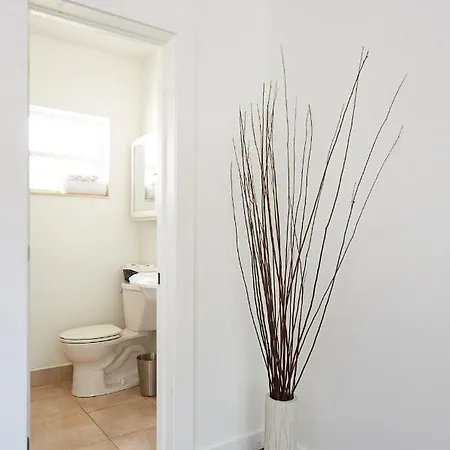 Clean Cosy Flat, Steps From The Beach Fort Lauderdale Extérieur photo