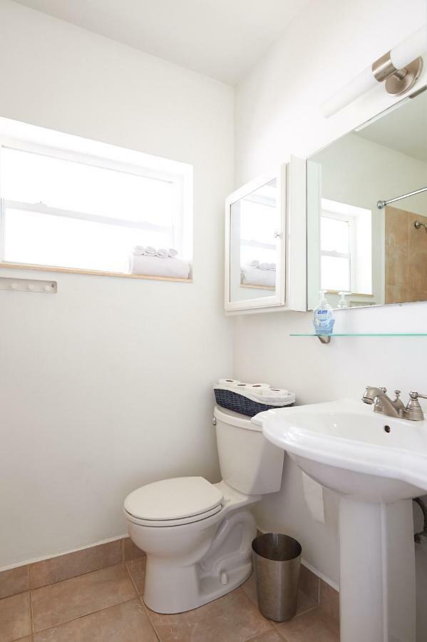 Clean Cosy Flat, Steps From The * Fort Lauderdale